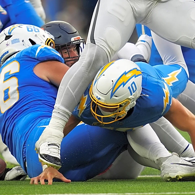 Justin Herbert seems no longer able to elevate Chargers' inept and injured offense