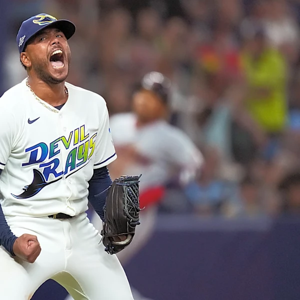 Freddy Peralta, Liam Hicks lift the Rays to a 3-1 win over the Guardians that evens the ALCS at 1-1