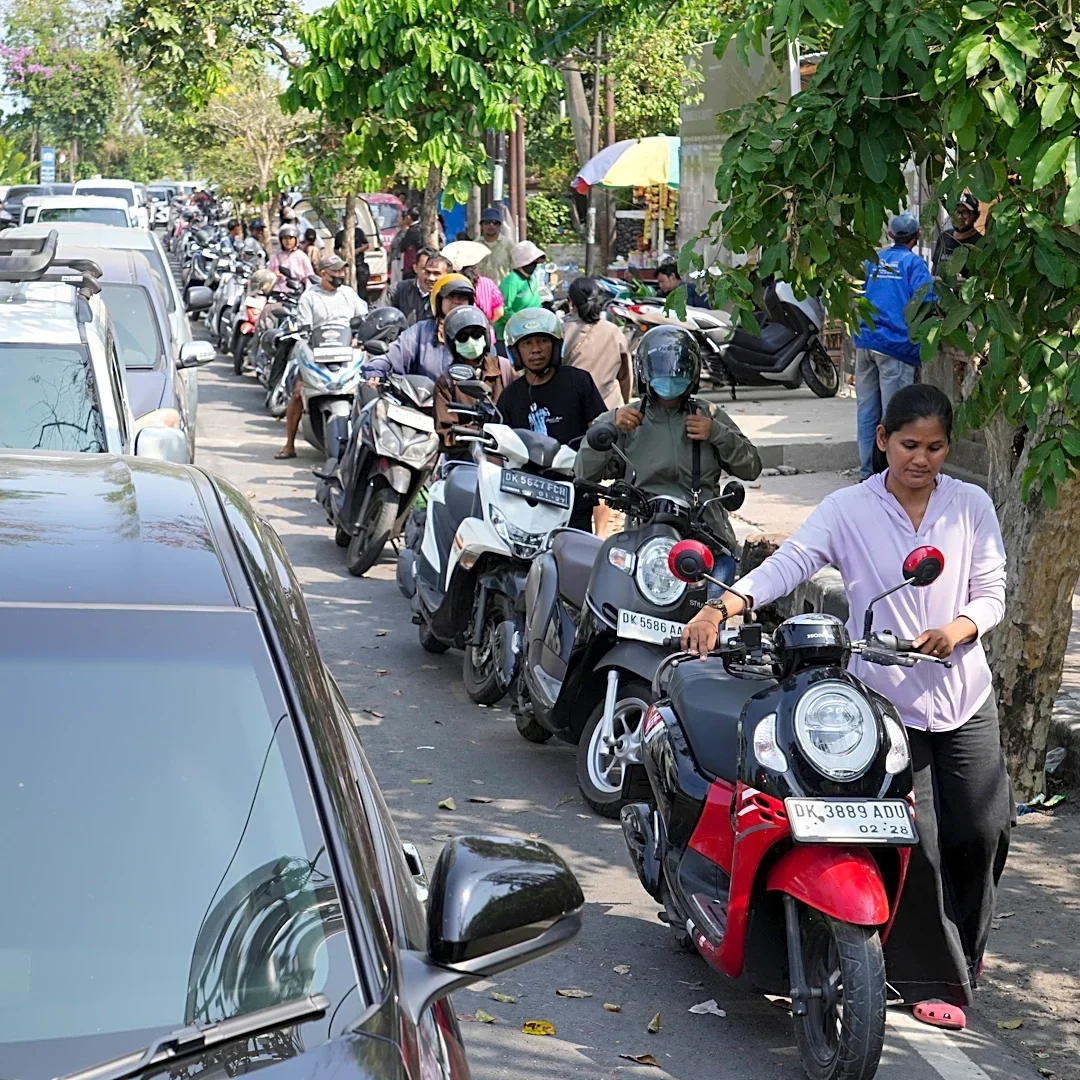 Fuel crisis hits Indonesia's Bali, triggers long lines in gas stations for days