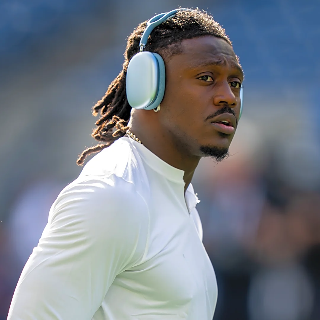 Patriots' A.J. Brown practices for 1st time since going on IR; Christian Gonzalez also back on field