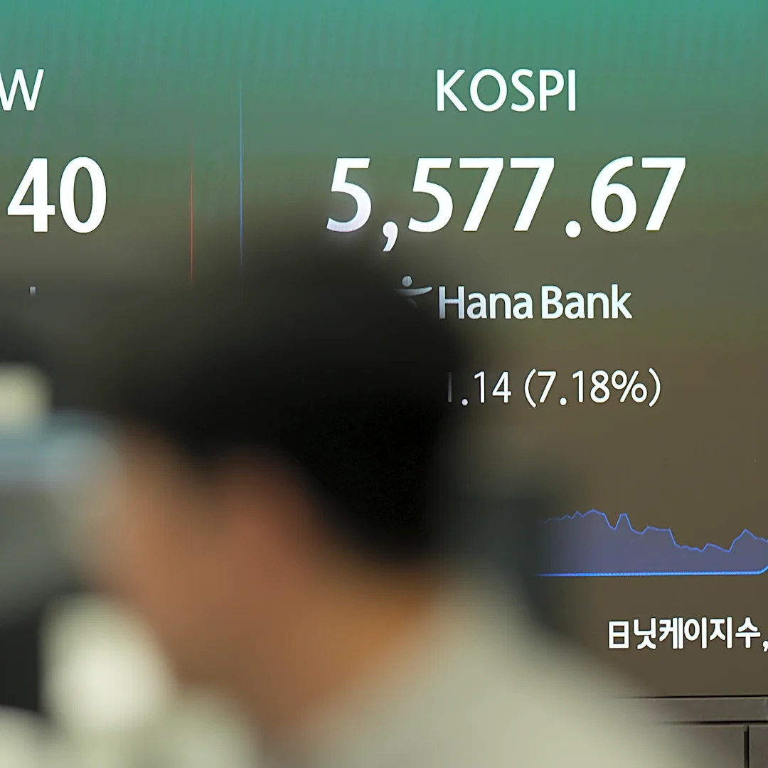 A deepened tech sell-off drags Asian stocks lower as markets in South Korea and Japan sink