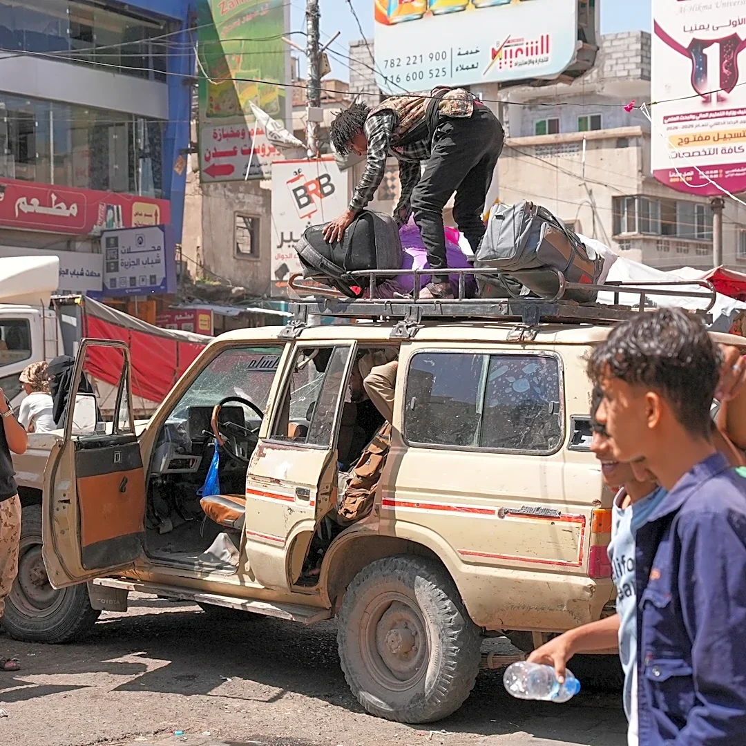 2 killed in explosions near palace used by Yemen's government in latest Houthi attack