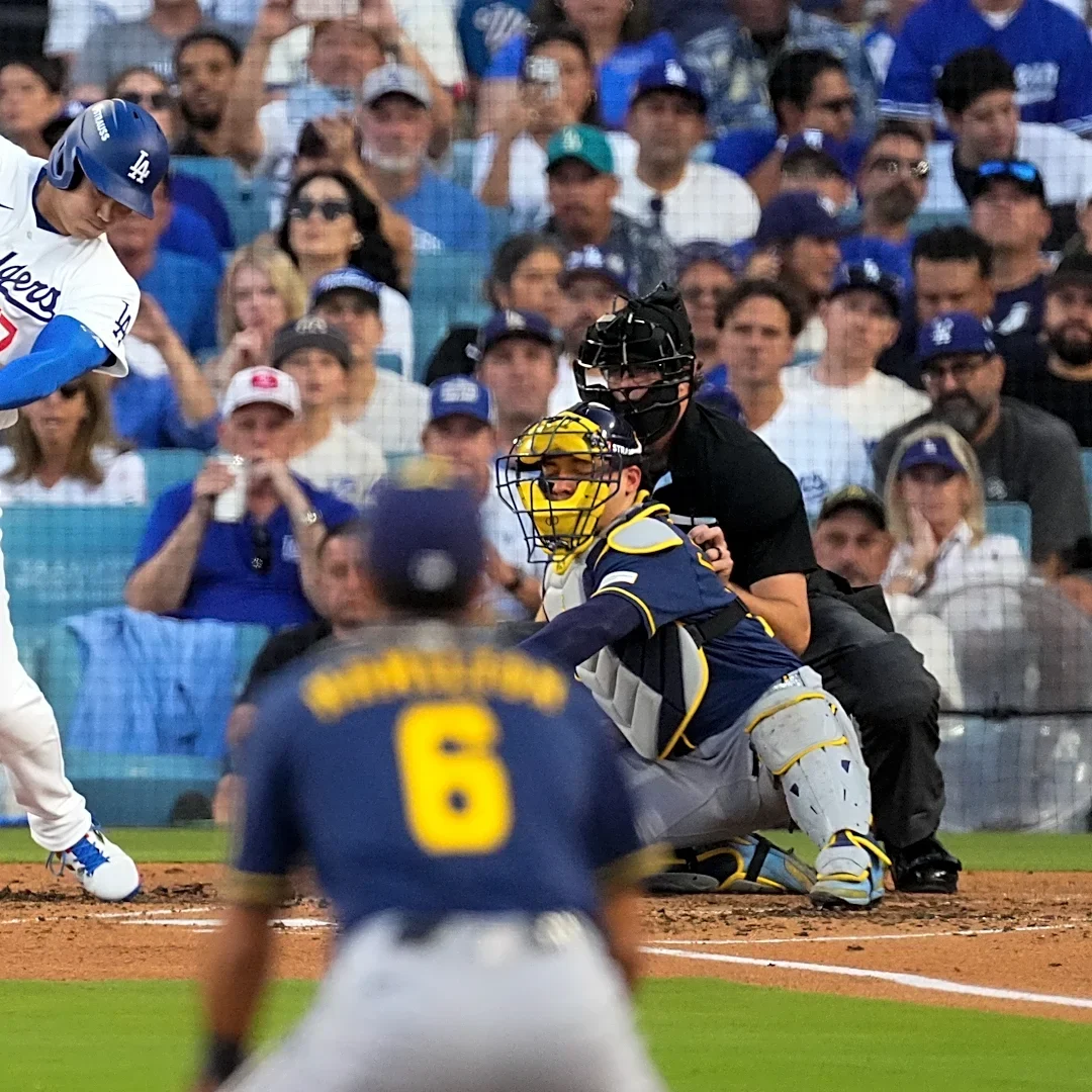 Shohei Ohtani back in the leadoff spot and crushes a 3-run homer for the Dodgers in NLCS Game 4