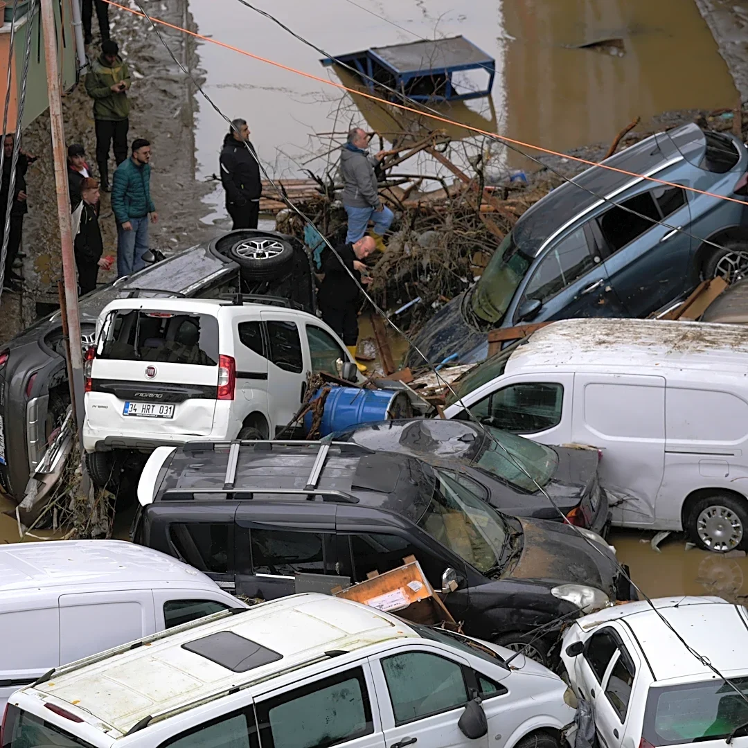 Istanbul's worst floods in 80 years leave 4 dead