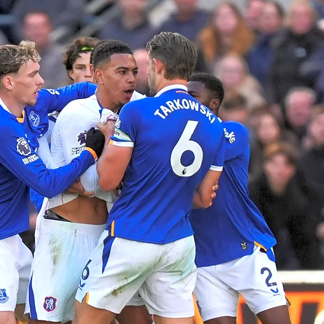 Neto double earns Chelsea a win at Everton in Premier League amid head-injury concern for Martinez