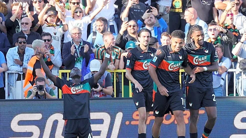Napoli stunned by previously winless Venezia, PSG warms up for Barcelona showdown with a victory