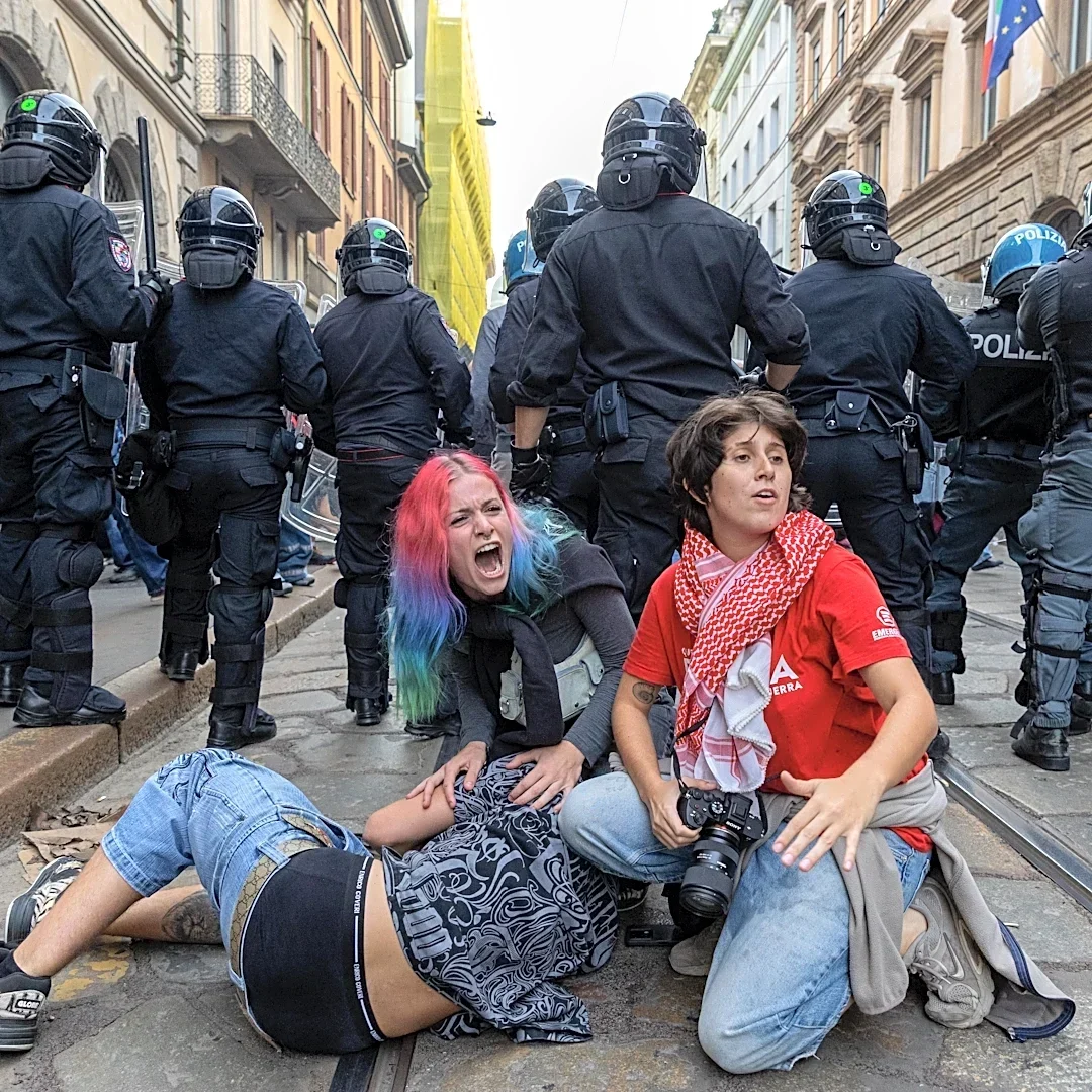 Rioters loot stores, set fires in central Milan during cost-of-living protest