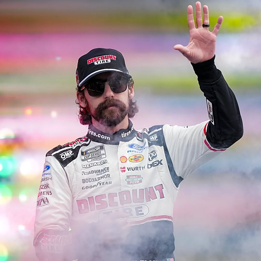 Ryan Blaney wins pole at Phoenix Raceway while NASCAR postseason leader Kyle Larson to start 22nd