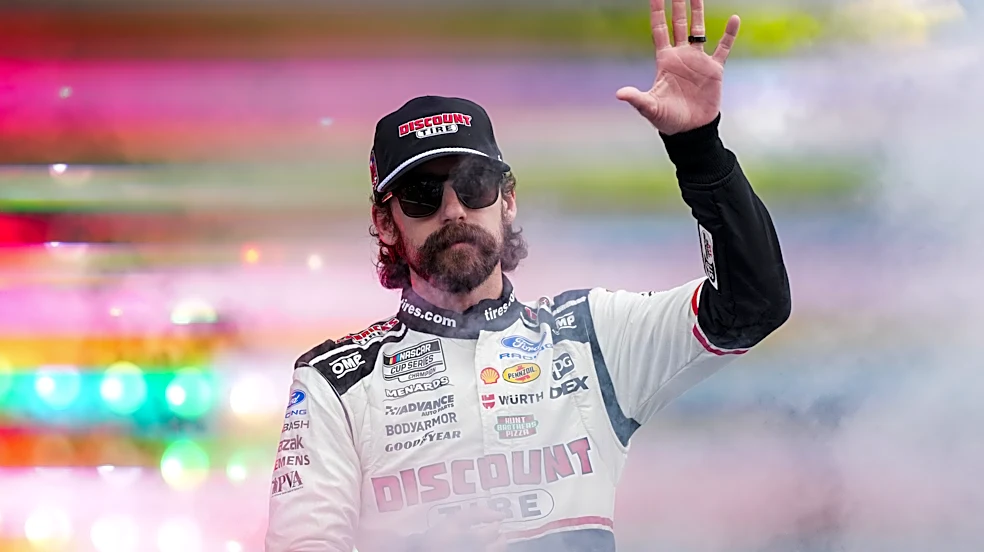 Ryan Blaney wins pole at Phoenix Raceway while NASCAR postseason leader Kyle Larson to start 22nd