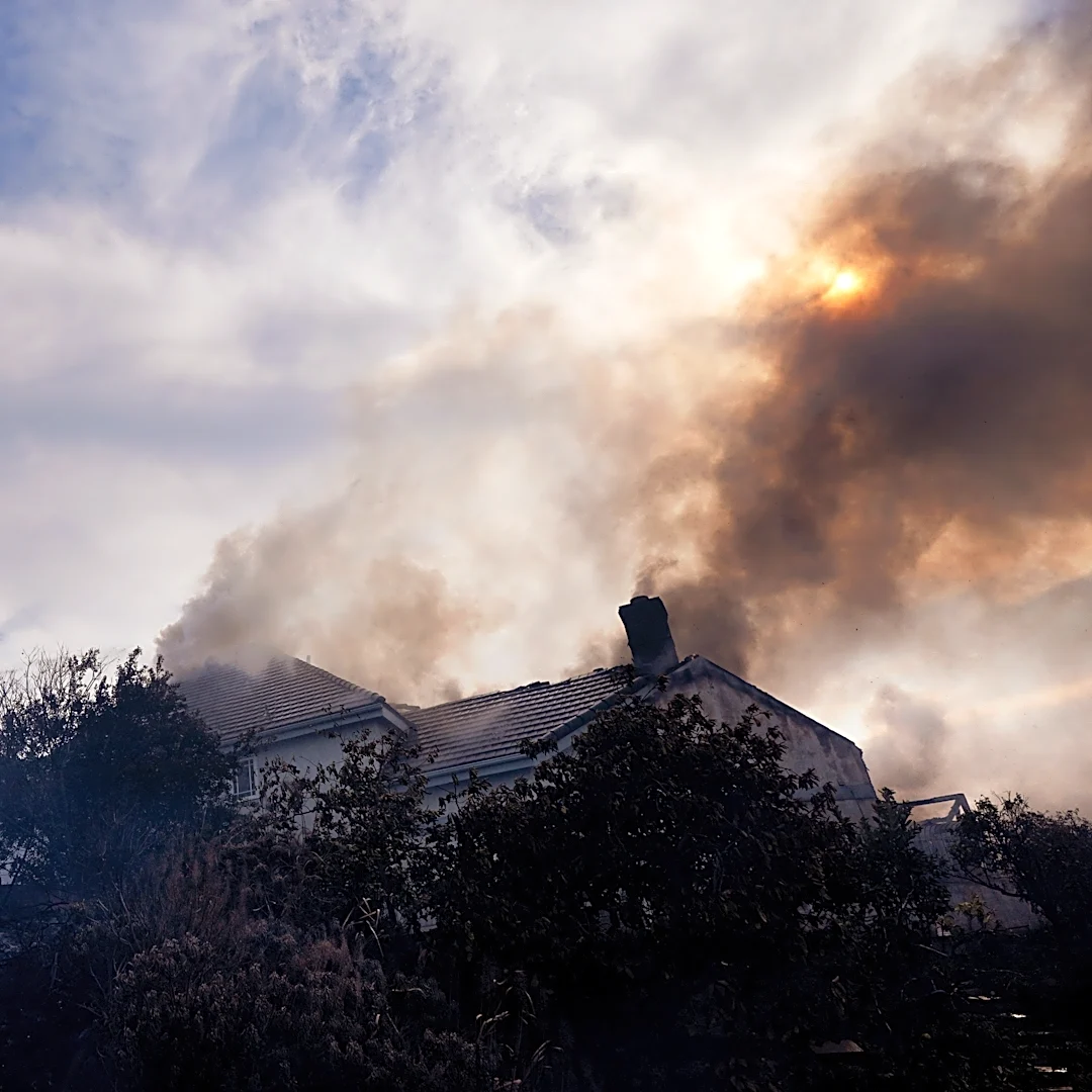 Firefighters gain ground on Southern California blaze, allowing thousands to return home
