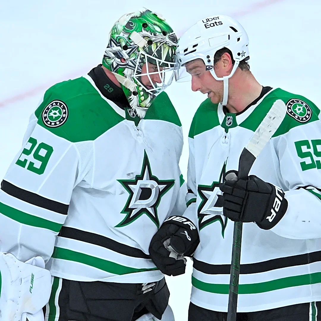 Oettinger has 3rd shutout of season, Hyry scores twice in Stars' 4-0 win over Blackhawks