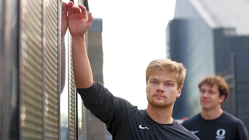 Thomas starts at QB for Oregon over Raiola against Nebraska