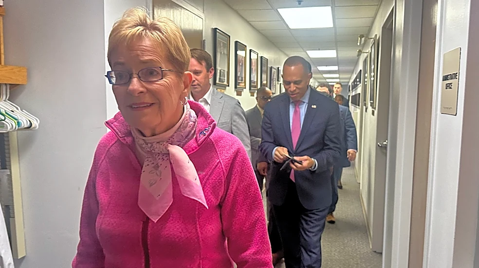 Jeffries likes Democrats' chances in race for the House as he campaigns in Ohio