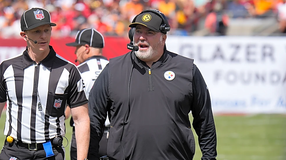 Steelers coach Mike McCarthy shrugs off foot injury after halftime tent visit