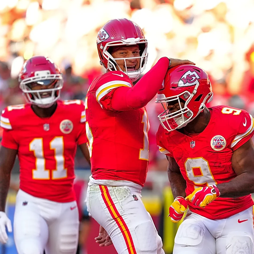 Chiefs move to 5-0 as Kenneth Walker runs for two TDs in a 22-6 win over Chargers