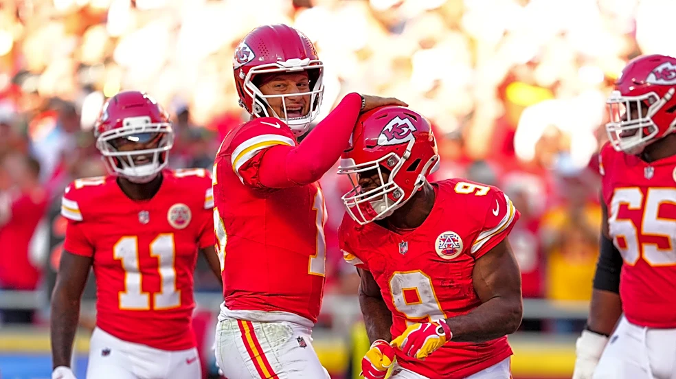 Chiefs move to 5-0 as Kenneth Walker runs for two TDs in a 22-6 win over Chargers