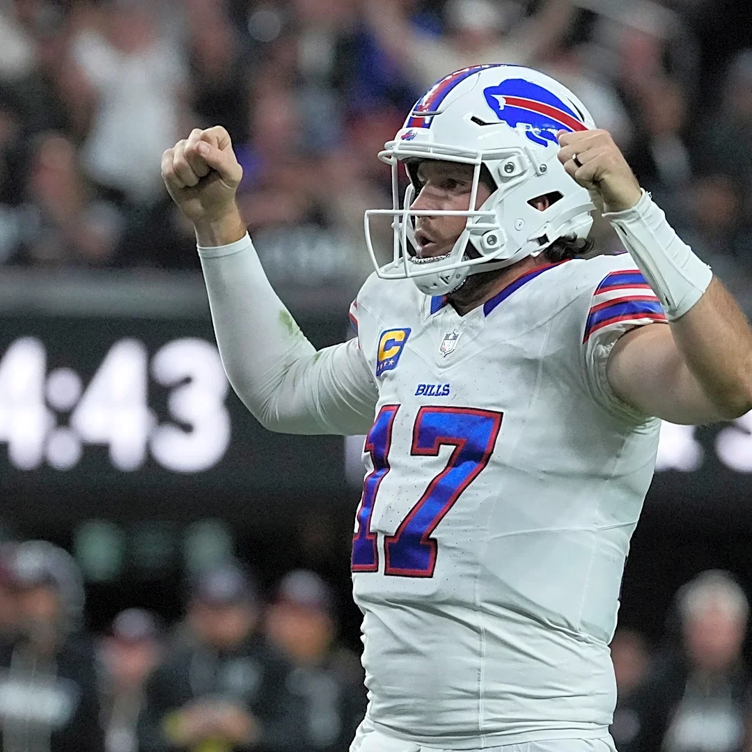 Josh Allen ties Jim Kelly's Bills TD pass record as Buffalo holds off Raiders 33-30