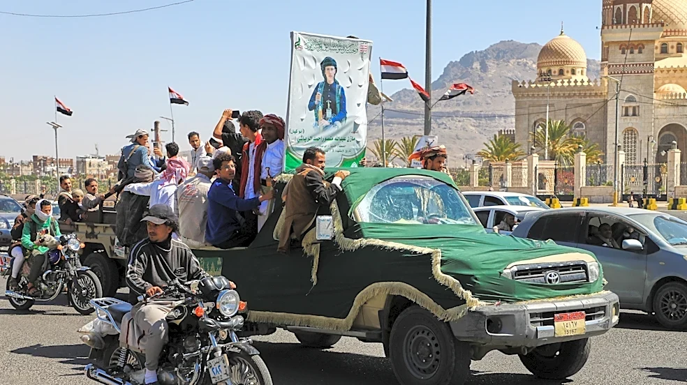 Houthi rebels strike a government military camp in southern Yemen, killing at least 20 fighters