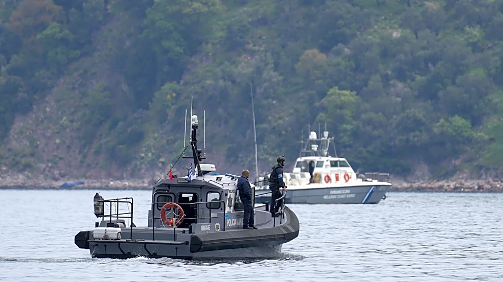 Capsizings cause the deaths of 12 migrants off Greek islands