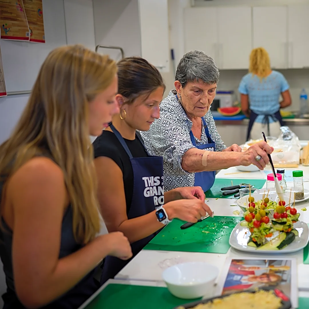 Barcelona 'grandmas' dish out cooking wisdom. And find nourishment themselves