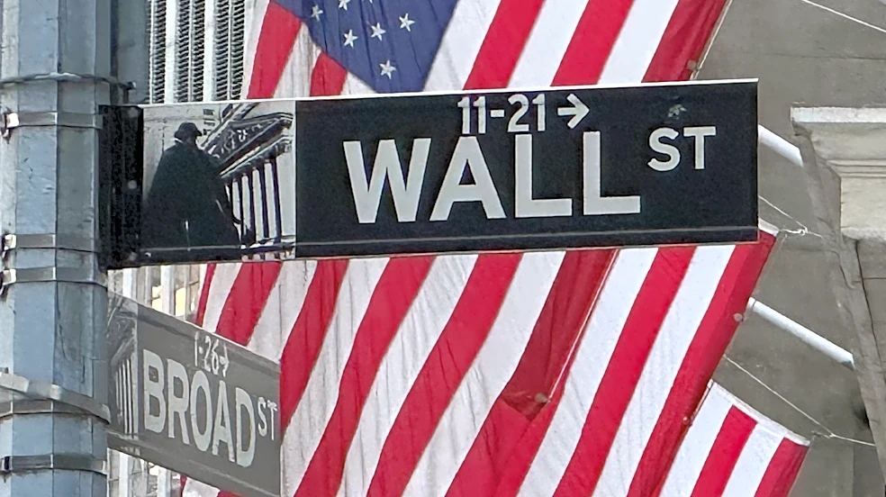 US stocks rise after companies deliver strong profits and oil prices retreat