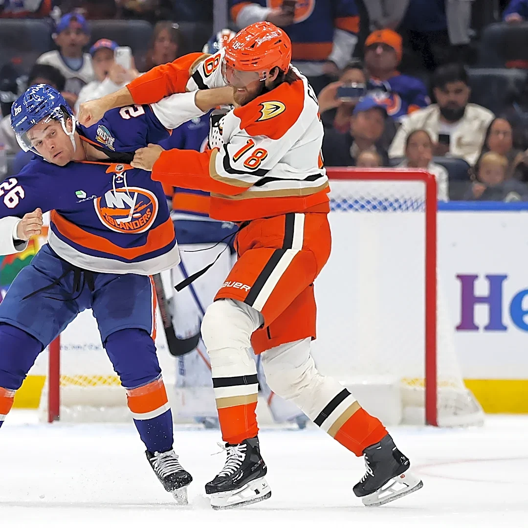 Islanders score 3 1st-period goals, beat Ducks 3-2 for 2nd straight win