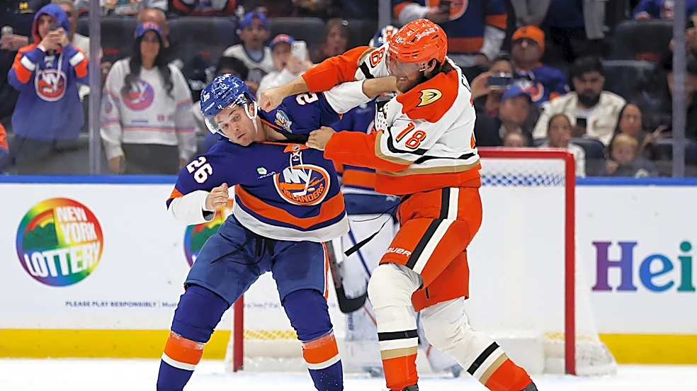 Islanders score 3 1st-period goals, beat Ducks 3-2 for 2nd straight win