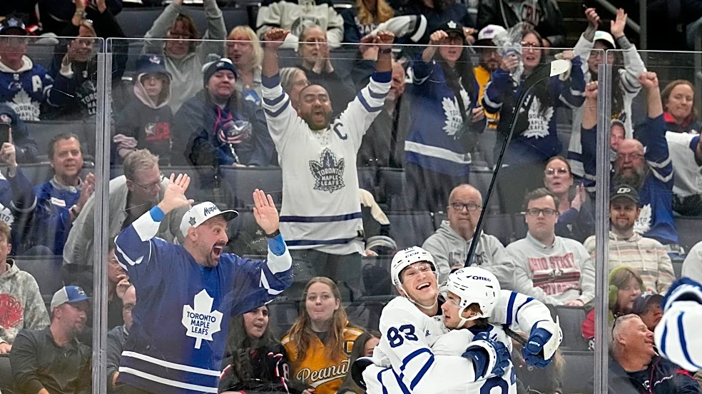 Matthews reaches 700 games, scores to help the Maple Leafs beat the Blue Jackets 6-2