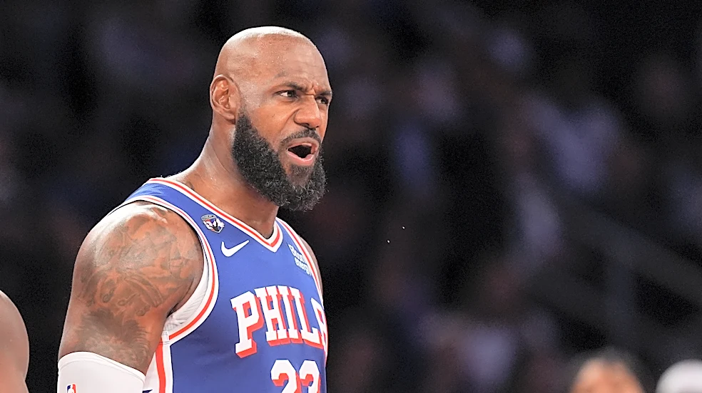 LeBron James talks smack with Knicks fans, drops 14 points in victorious 76ers debut