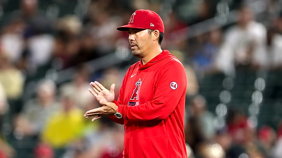Angels fire manager Kurt Suzuki after losing 100 games in his only season
