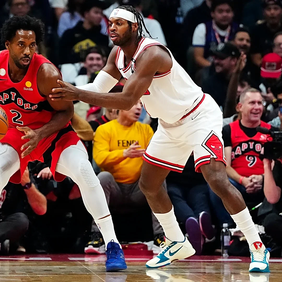 Kawhi Leonard scores 23 points in Toronto return as Raptors rout Bulls 135-92