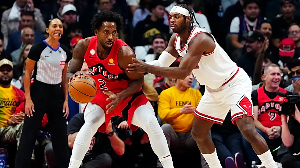 Kawhi Leonard scores 23 points in Toronto return as Raptors rout Bulls 135-92