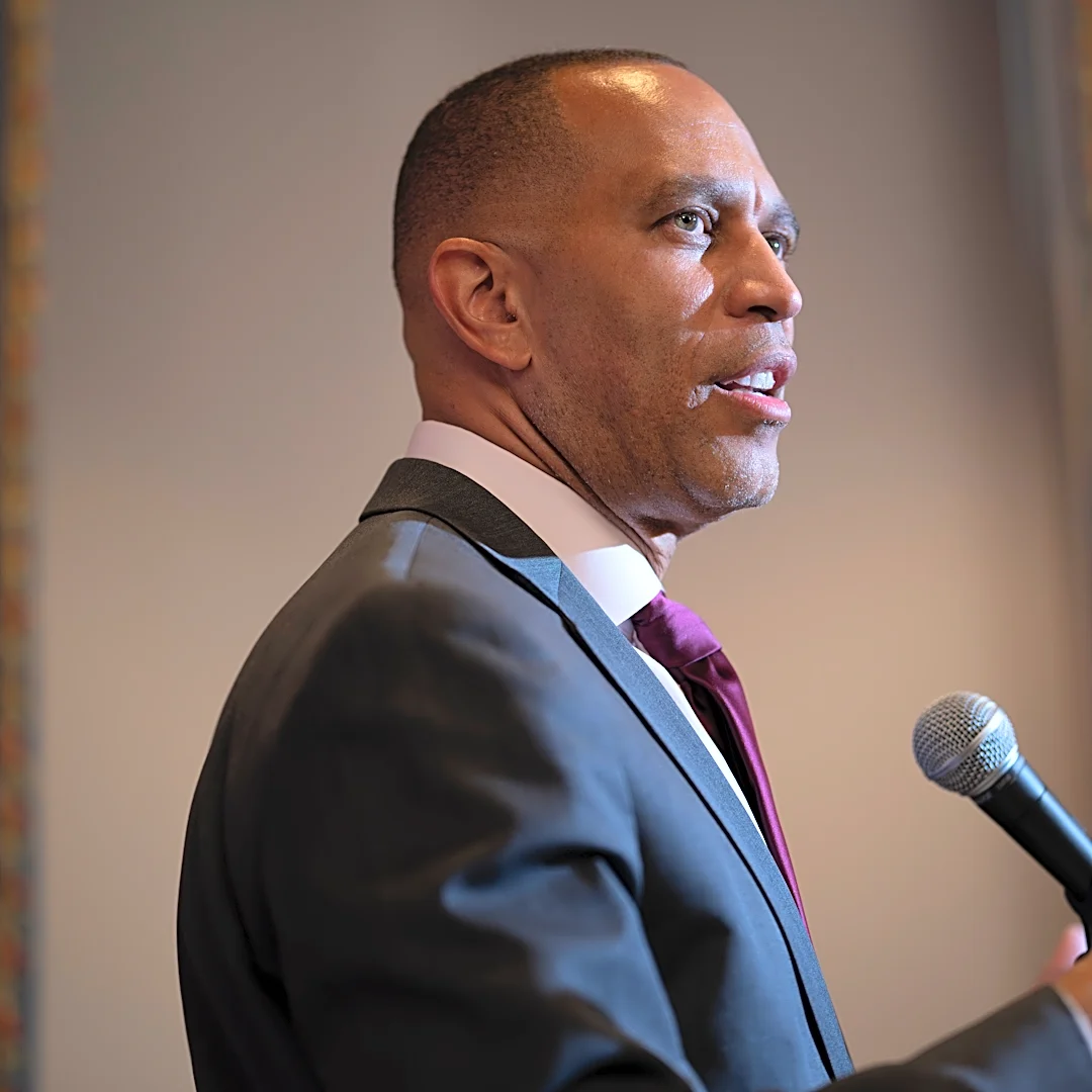 Jeffries says Democrats 'on the verge' of winning the House. It puts speaker's gavel in reach