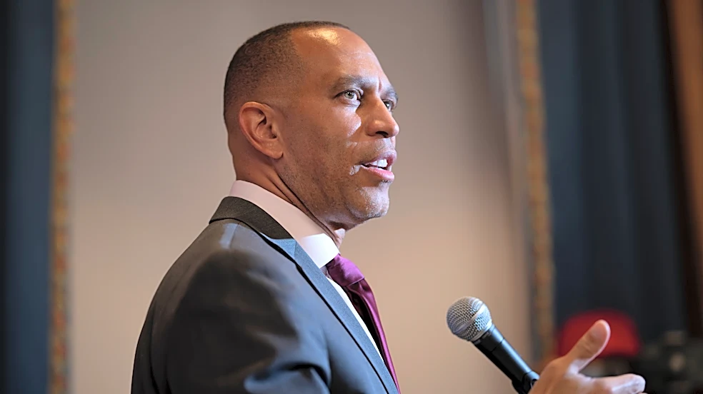 Jeffries says Democrats 'on the verge' of winning the House. It puts speaker's gavel in reach