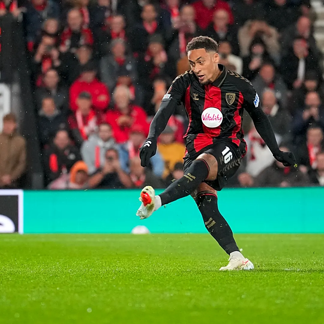 Bournemouth beats 10-man Milan in Europa League after goalkeeper sent off. Juventus held to draw