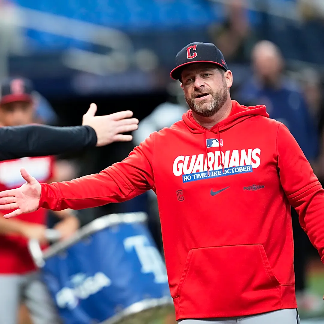 Guardians manager Stephen Vogt says he'll be back with club, dismisses rumors about move to Mariners