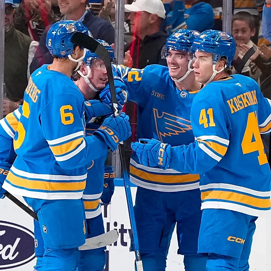 Barron's 4-point night powers Blues past Golden Knights, 6-2