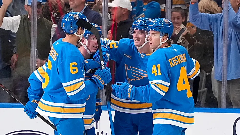 Barron's 4-point night powers Blues past Golden Knights, 6-2