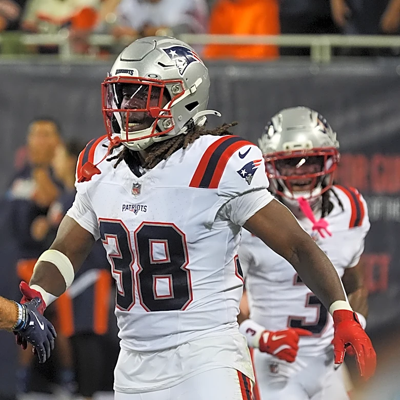 Stevenson gives the Patriots a momentary lift with a 48-yard TD reception on final play of 1st half