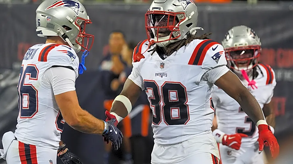 Stevenson gives the Patriots a momentary lift with a 48-yard TD reception on final play of 1st half