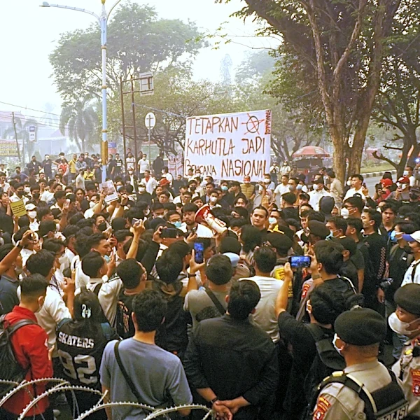 Southeast Asia's worst haze in over a decade sparks student protests
