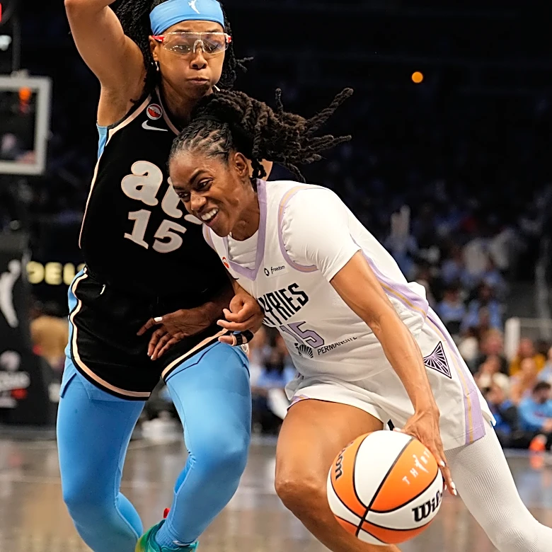 Allisha Gray plays through a hand injury as the Dream lead the WNBA Finals 2-1
