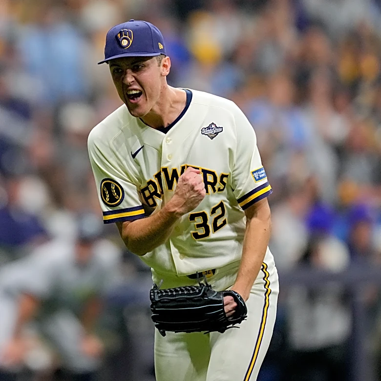 Brewers withstand Rays' comeback attempt to win 3-2 in Game 1 of World Series