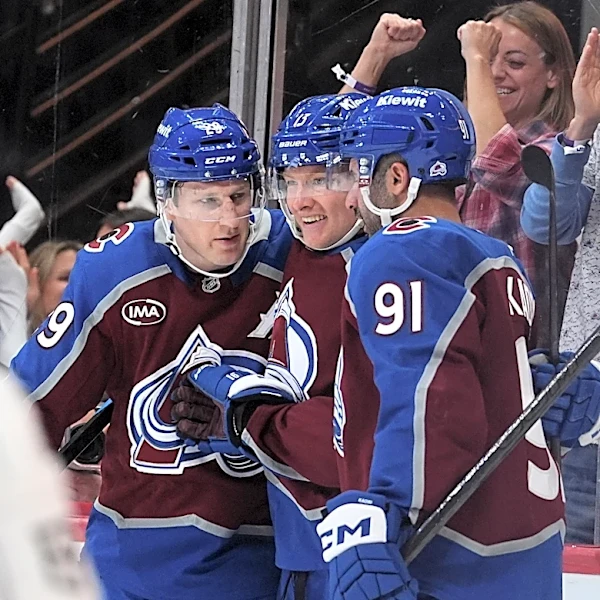 Nathan MacKinnon has goal and 3 assists in Avalanche's 6-3 win over Lightning