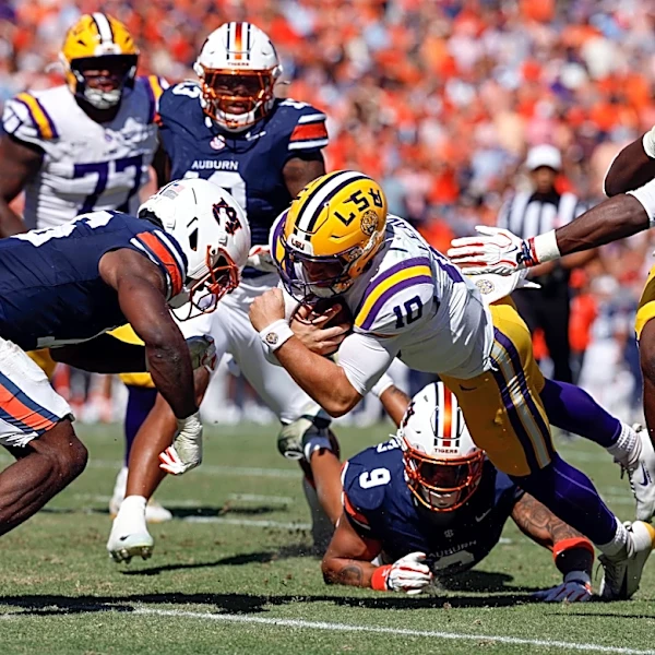 Sam Leavitt accounts for 4 TDs as No. 18 LSU handles Auburn 38-17 on the Plains