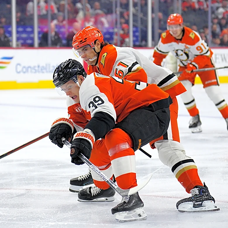 Leo Carlsson rallies the Ducks to a 5-4 victory over the Flyers