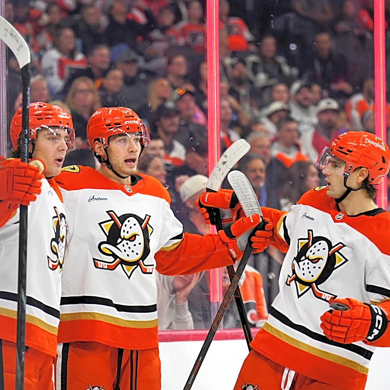 Leo Carlsson burns the Flyers after a failed offer sheet in the Ducks’ 5-4 win