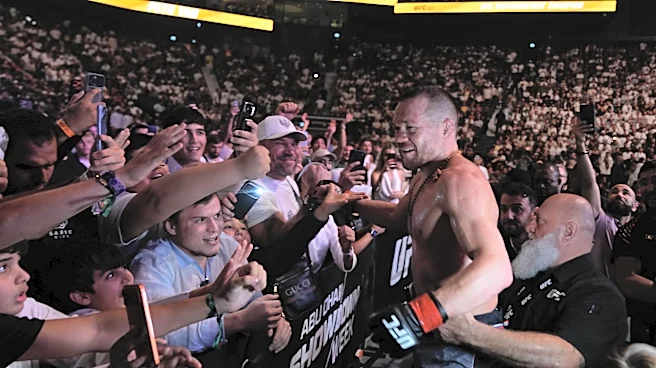 Alexander Volkanovski stops Movsar Evloev in 2nd round to retain featherweight title at UFC 333