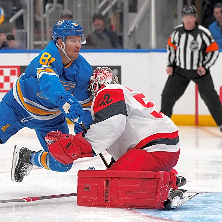 Kochetkov makes 24 saves to help the Hurricanes beat the Blues 4-0