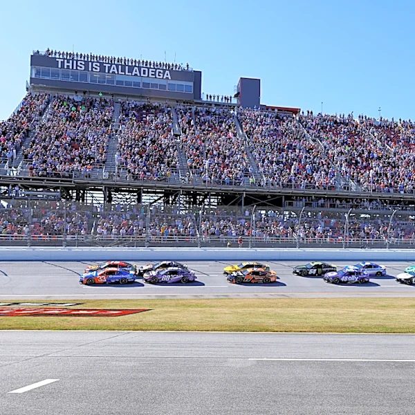Kyle Larson extends Chase points lead with first NASCAR win at Talladega after last-lap scramble